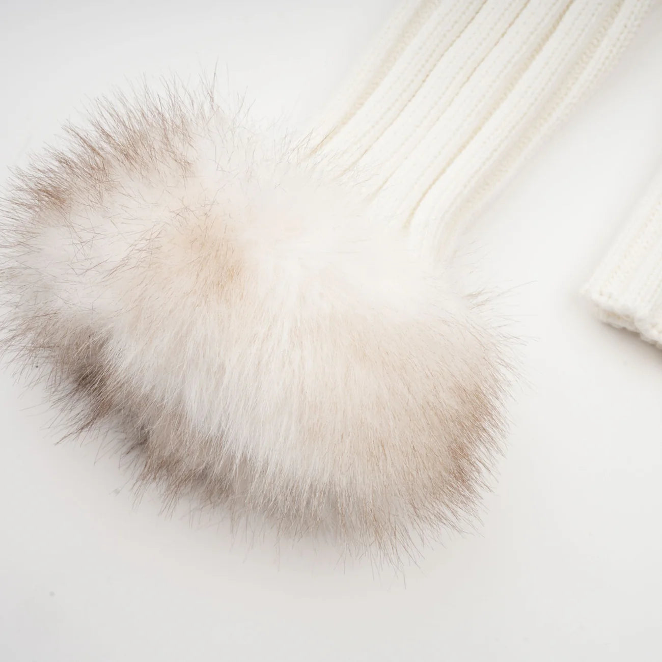 AVOMO - Luxe Fur Knit